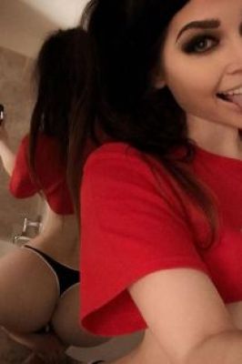 Оля — проститутка для семейных пар, рост:  167, вес:  55